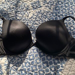 Victoria’s Secret Very Sexy Push Up Bra 36DD Black